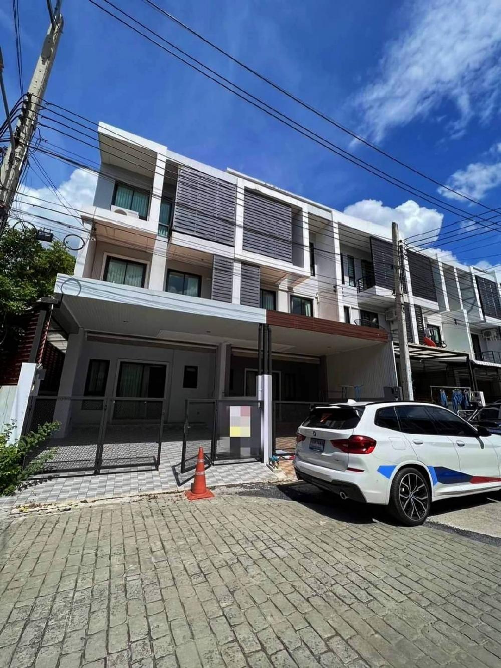 For SaleTownhouseSamut Prakan,Samrong : 3-storey townhome for sale, The Inspire Wongwaen-Thepharak, corner house, 4 bedrooms, 4 bathrooms, ready to move in condition Good location next to Thepharak Road. Near the entrance to the Ring Expressway, 500 meters.