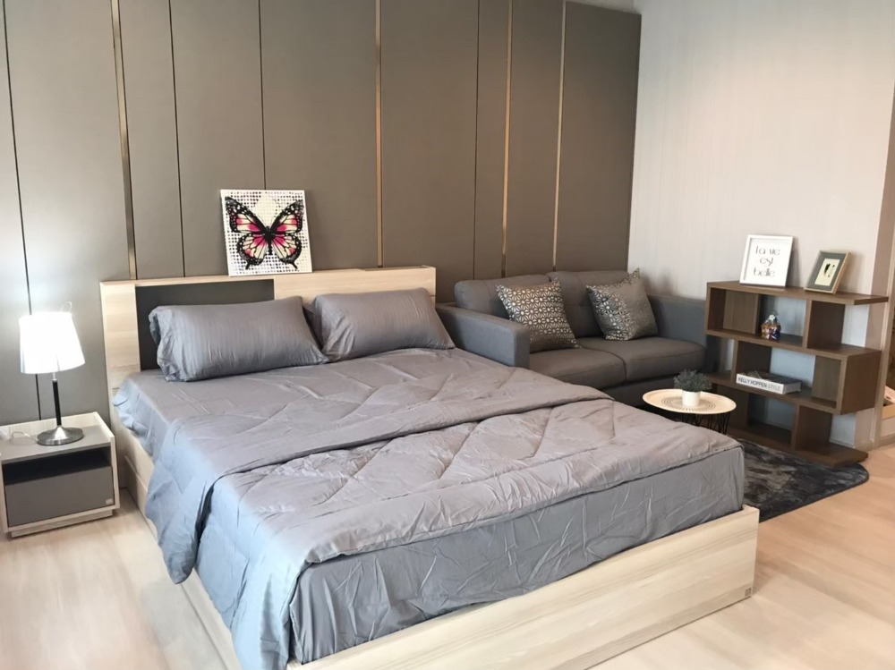 For RentCondoWitthayu, Chidlom, Langsuan, Ploenchit : Life One Wireless : 28 sq m. 15th floor, BTS Ploenchit, beautiful room, fully furnished soft creamy white furniture, complete electrical appliances