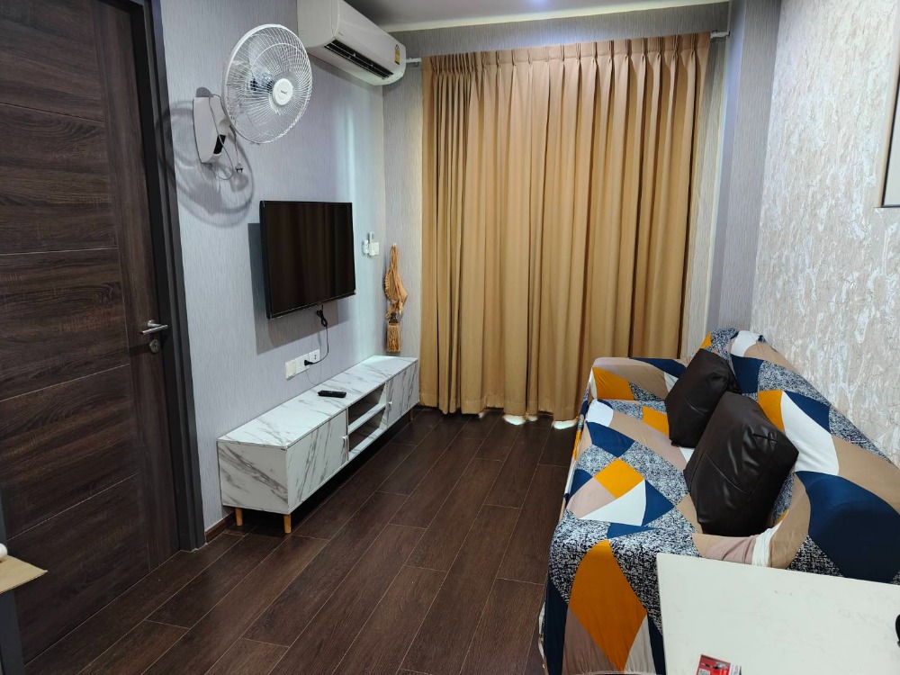 For RentCondoSukhumvit, Asoke, Thonglor : for rent The C Ekamai ♦Size 36 sq m, Floor 7th ♦1 bedroom, 1 bathroom♦Beautiful built-ins Fully furnished, ready to move in, very new room ♦ Swimming pool view