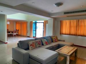 For RentCondoSukhumvit, Asoke, Thonglor : Spacious condo Pet friendly near BTS Thonglor  , Villa Market For Rent