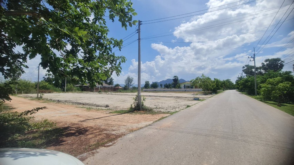 ขายที่ดินชะอำ เพชรบุรี : ขายที่ดินเปล่าสำหรับทำบ้านพูลวิลล่าใกล้ชายหาดทำเลดีมาก