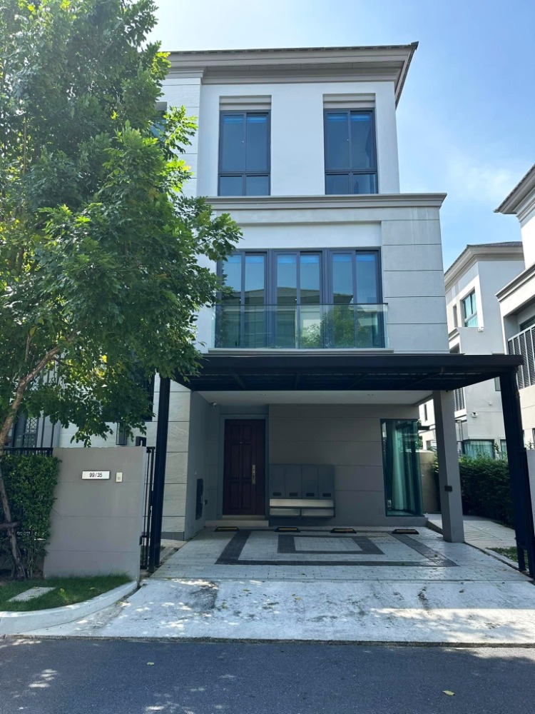 For SaleHousePattanakan, Srinakarin : ♦ Luxury Duplex Home ♦ 3 storey | 81.60 sq.w. 6 Beds | Near Suan Luang Rama IX 7 mins, Synphaet Srinakarin Hospital 9 mins, Seacon Square 11 mins.