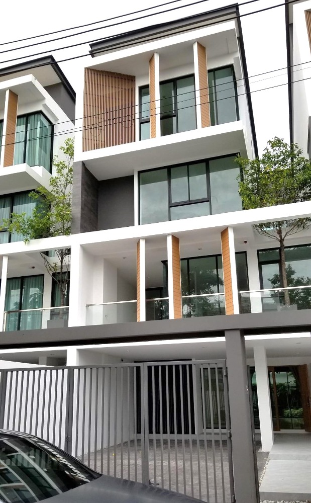 For SaleTownhouseChokchai 4, Ladprao 71, Ladprao 48, : ♦ Modern Luxury ♦ 3.5-Story Townhome | 49.50 sq.w., 385.00 sq.m. | Near Kiat Thada Golf Driving Range 4 mins, Central Eastville 8 mins