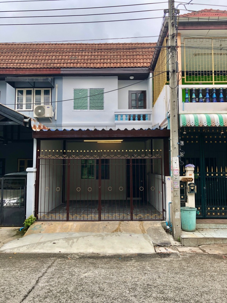 For SaleTownhouseNonthaburi, Bang Yai, Bangbuathong : 💥Urgent, price remaining 1.59 million 🔥from 1.69 million, Buathong Village 2, next to Kasinthorn School. St. Peter and the Purple Line 16 sq m 🌼