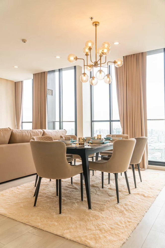 For RentCondoWitthayu, Chidlom, Langsuan, Ploenchit : ♦ Modern Luxury style ♦ B Tower, 40+ Floor, Type B82 | 120.23 sq.m. 2 beds | Condo skywalk connect to BTS ploenchit and Central Embassy.