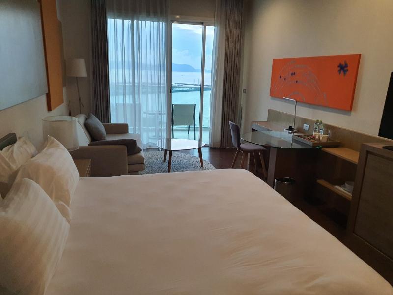 For SaleCondoPattaya, Bangsaen, Chonburi : For Sale Movenpick White Sand Beach Studio 6.5 mb