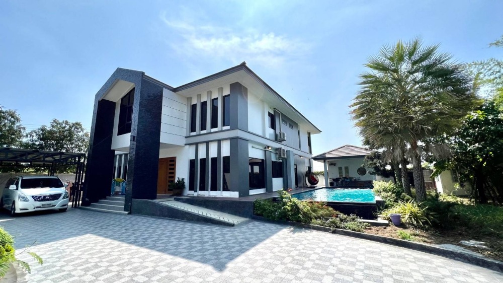 For SaleHouseNonthaburi, Bang Yai, Bangbuathong : Modern 2-Story Single House in Sai Noi: A 2-story single house in Sai Noi with a great location, offering multiple connectivity options.