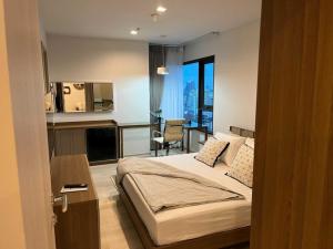 For RentCondoWitthayu, Chidlom, Langsuan, Ploenchit : ♨️ Property Code AS2309-078 🔶️ #available and ready 🔶️ #If you like the room, you can reserve it first. #Accept transfers and credit cards.  Condo Life One Wireless Near #BTS Ploenchit  🟠 2 bedrooms, 2 bathrooms 🟠 Ar