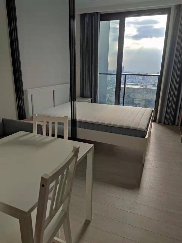 For RentCondoRama9, Petchburi, RCA : for rent one9five special deal high floor nice view ❤️🌈