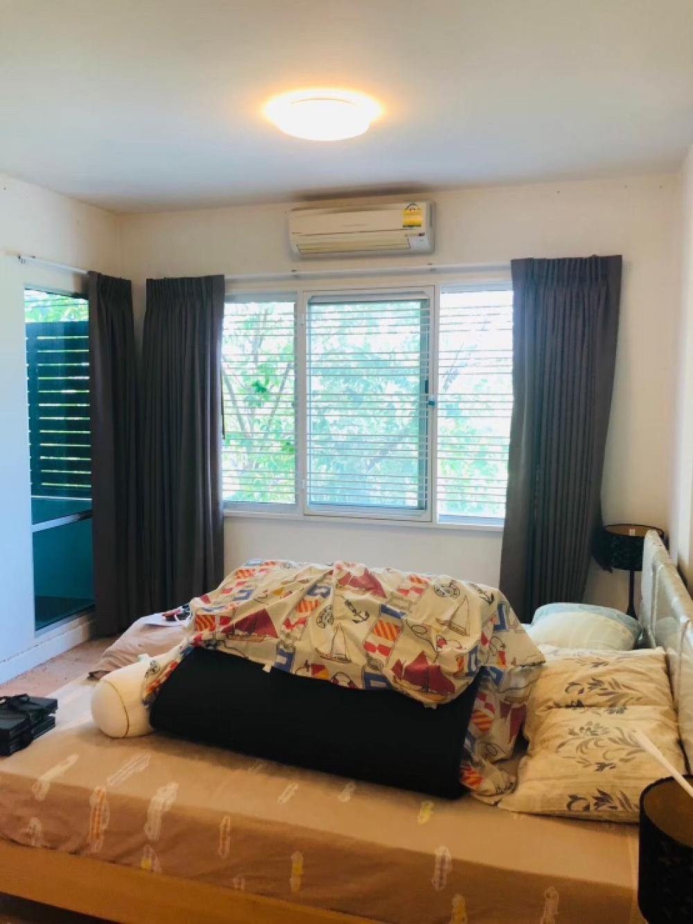 For RentTownhouseLadkrabang, Suwannaphum Airport : Townhouse for rent, 3 floors, 3 bedrooms, 3 bathrooms, furnished, can park 2 cars, near Suvarnabhumi, Town Si Plus Village, Suvarnabhumi