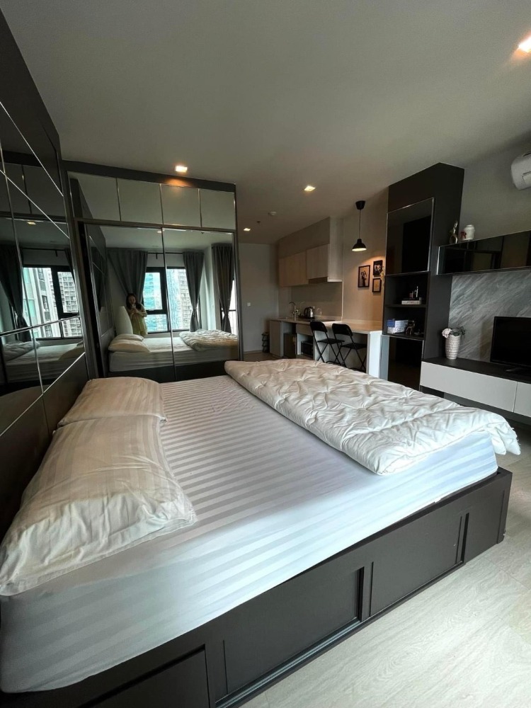 For RentCondoWitthayu, Chidlom, Langsuan, Ploenchit : Life One Wireless :28 sq m. 26th floor, BTS Ploenchit, beautiful room, fully furnished soft creamy white furniture, complete electrical appliances