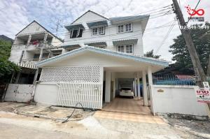 For SaleTownhouseChaengwatana, Muangthong : 3-story townhome for sale, Muang Thong Thani Village, Project 5, Chaeng Watthana Road, Soi Chaeng Watthana-Pak Kret, corner house.