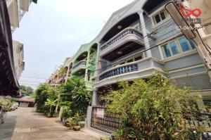 For SaleTownhousePinklao, Charansanitwong : Townhouse for sale, 3.5 floors, 27 square meters, Charansanitwong Road. Soi Charansanitwong 42