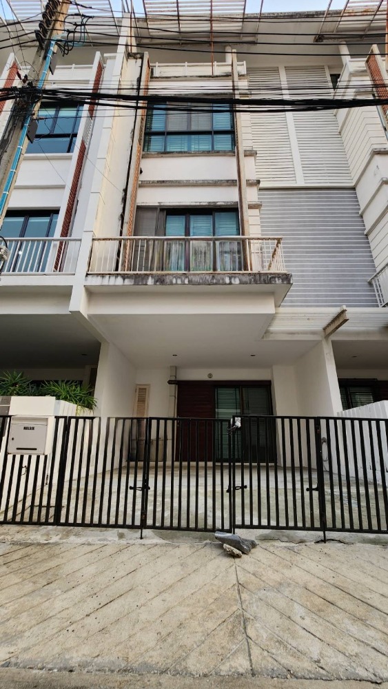 For SaleTownhouseOnnut, Udomsuk : Townhome Areeya Mandarina Sukhumvit 77 / 3 Bedrooms (FOR SALE), Areeya Mandarina Sukhumvit 77 / Townhome 3 Bedrooms (FOR SALE) HL1347