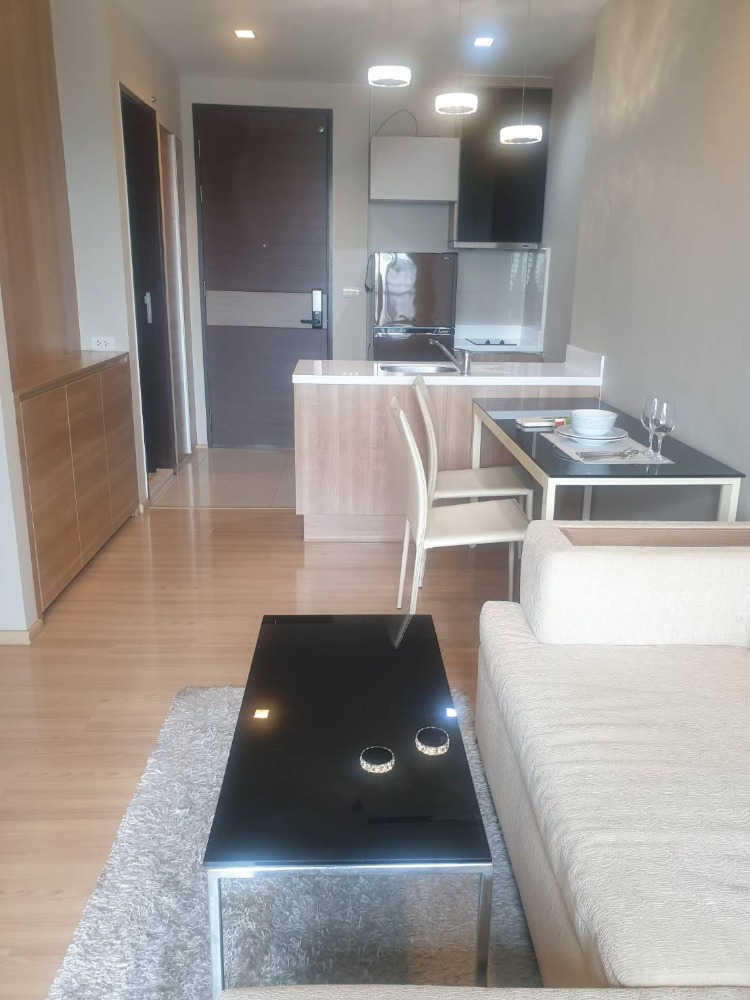 For SaleCondoSathorn, Narathiwat : Sell Rhythm Sathorn 1 bed 45 sqm. with tenant Near BTS Saphan Taksin, Robinson Bangrak