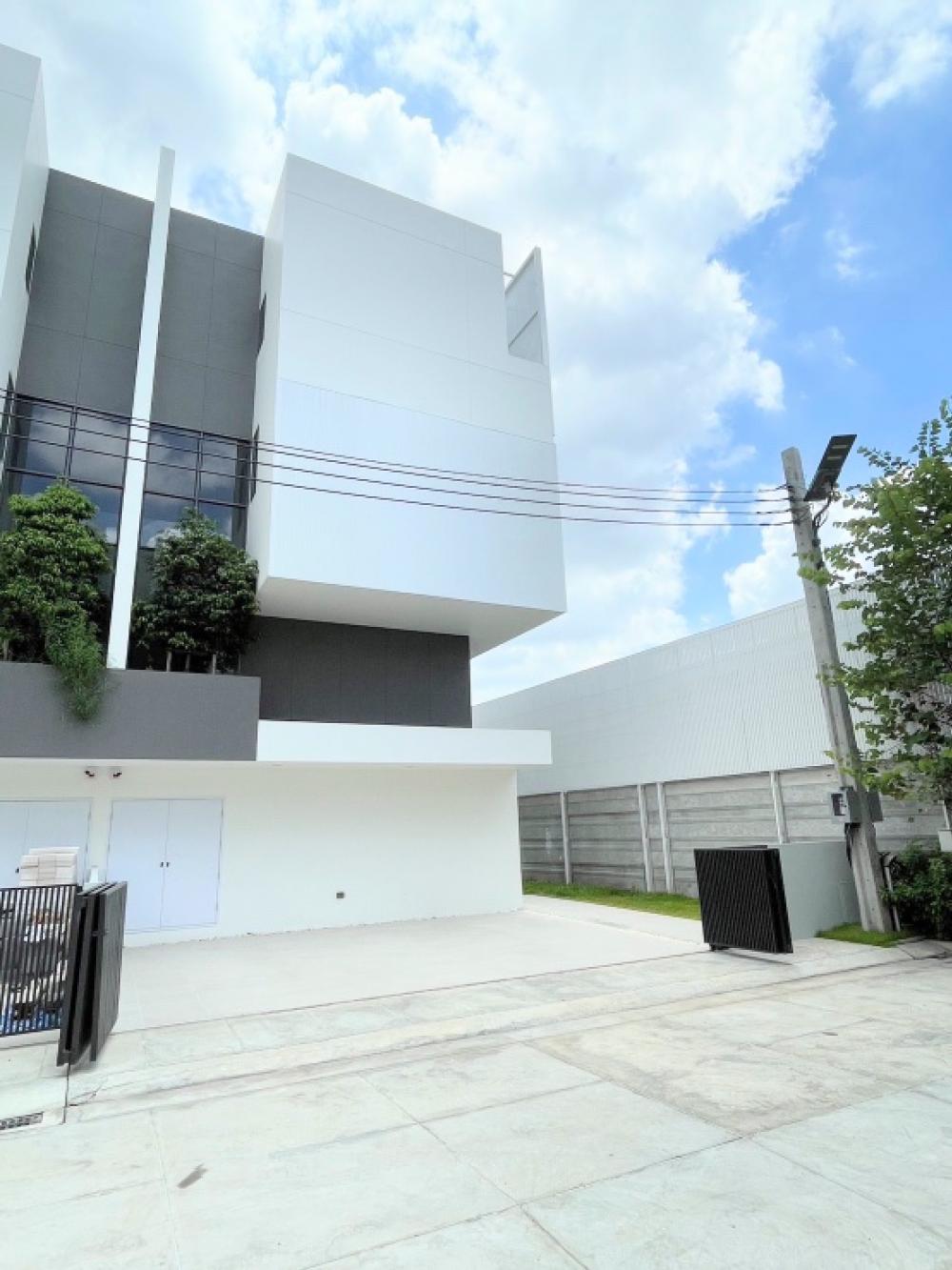 For RentTownhouseVipawadee, Don Mueang, Lak Si : ARKIN semi-detached house near the airport Excellent location Only 50 meters from Vibhavadi Road, in front of the alley is the entrance to the expressway.