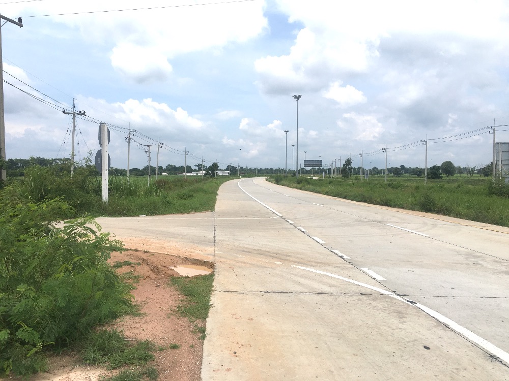 For SaleLandKorat Nakhon Ratchasima : Land for sale next to the ring road around the city 290, area 17.5 rai, next to road on 3 sides, next to Highway 2198, 100 meters, Kham Thale So.