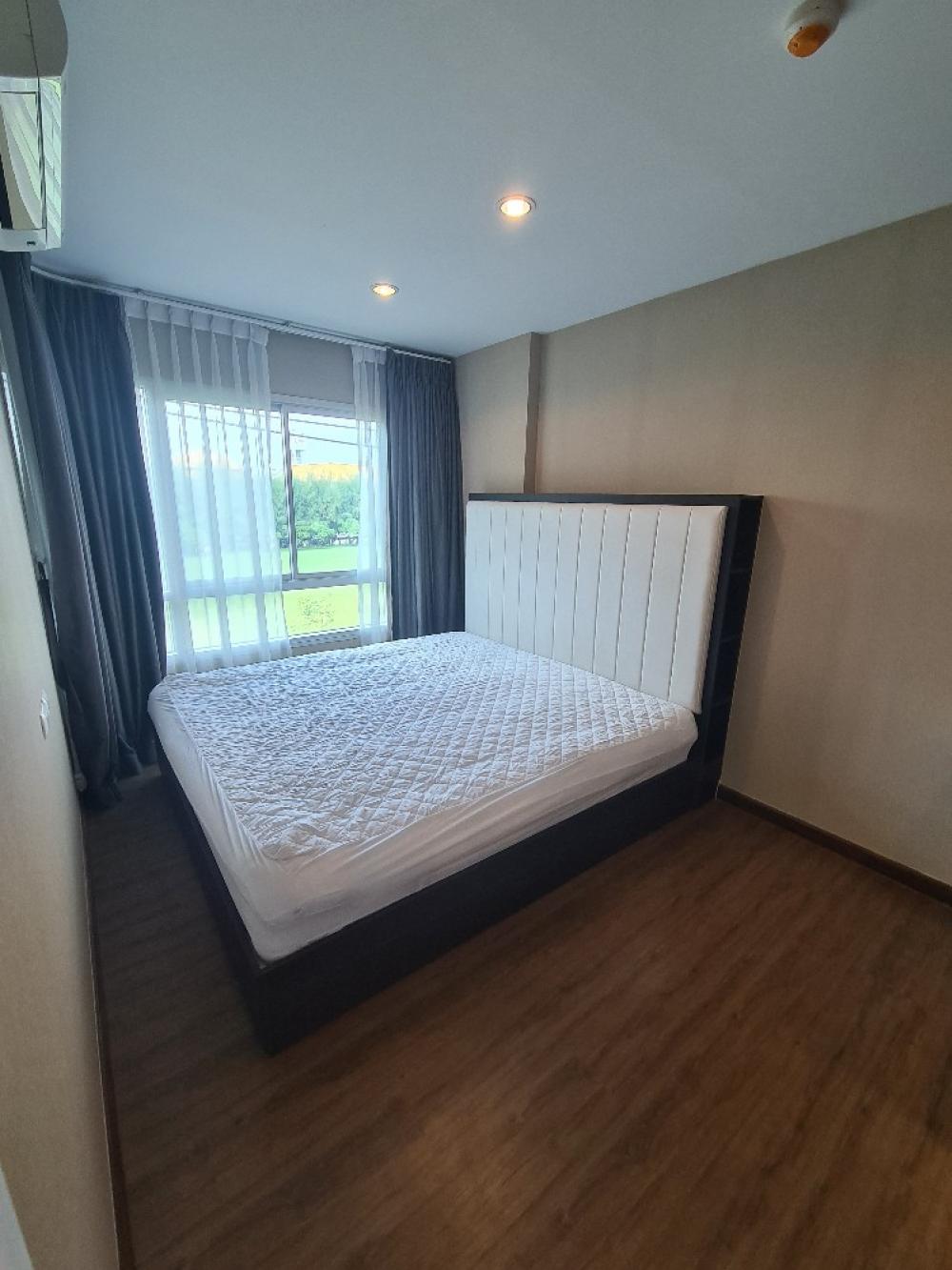 For RentCondoChaengwatana, Muangthong : Condo for rent, Hall mark Chaengwattana 17, size 40 sq m., price 8,000 baht, building b, 3rd floor, room 47/44, opposite Central Chaengwattana. Next to the main road, easy to enter and exit. (New room ready to move in) There is a washing machine.