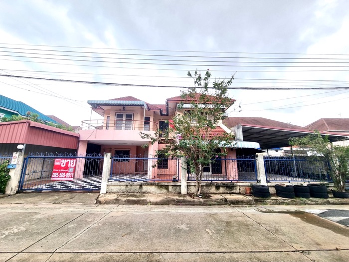 For SaleHousePathum Thani,Rangsit, Thammasat : Urgent sale!! Single house Saranthon Village Rangsit, Khlong Si, Lam Luk Ka, cheapest in the project!! Large area 83 sq w. Free transfer!!!!!