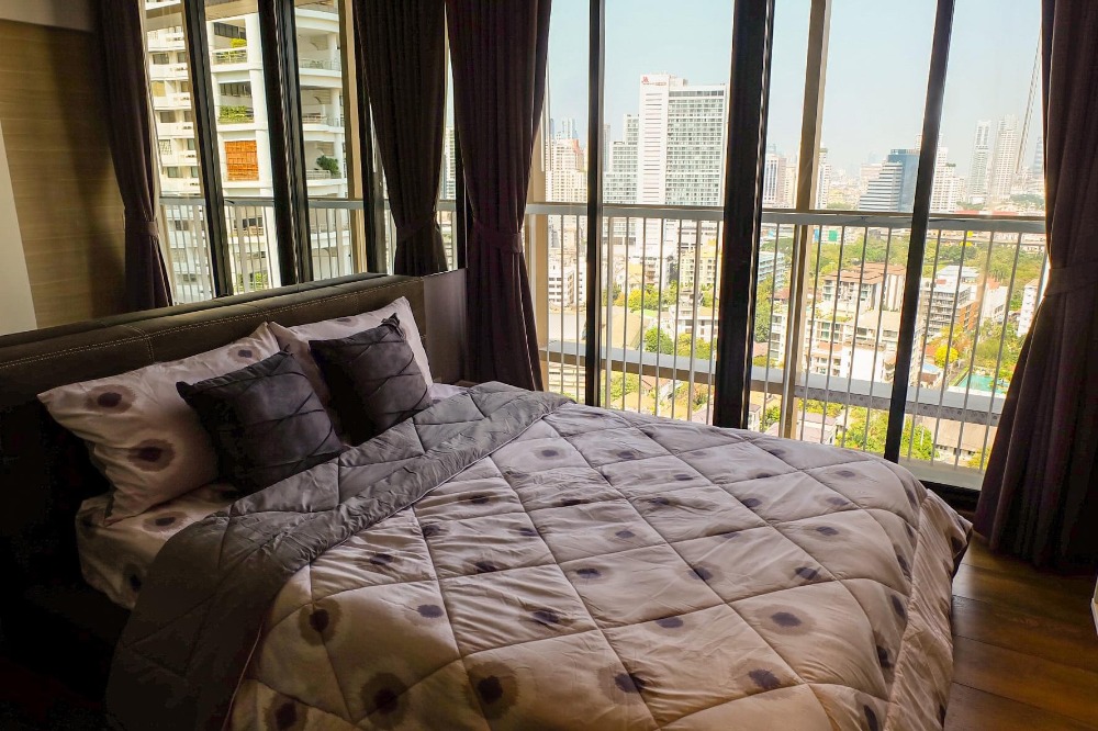 For RentCondoSukhumvit, Asoke, Thonglor : ★Park 24 ★ 29 sq m., 19th floor (1bedroom), ★ near Bts Phrom Phong ★ Japanese town ★ near many department stores and shopping areas ★ complete electrical appliances ★