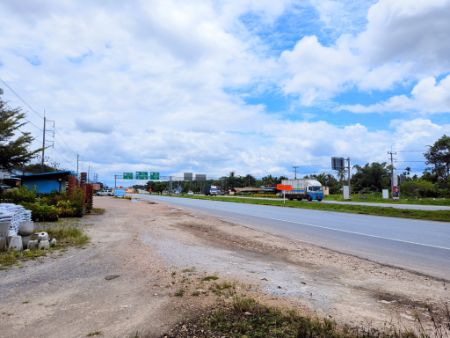 For SaleLandNakhon Si Thammarat : Land for sale, small plot next to the highway, land area 37.6 sq m, suitable for doing business. or buy and keep as property