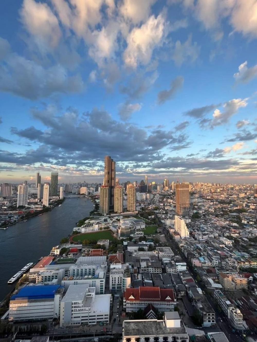 For SaleCondoSathorn, Narathiwat : Condo for sale along the Chao Phraya River Condo Maenam Residence Charoen Krung 72 (3 bedrooms, 2 bathrooms, size 135 sq m., 37th floor) price 24 million baht.