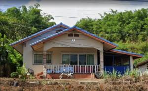 For SaleHouseChiang Rai : Single-storey house for sale with land size 168.8 sq m., 2 rai 14 sq m. and 3 open areas with covered roofs, next to Mae Chan-Chiang Saen Road (Highway 1016).