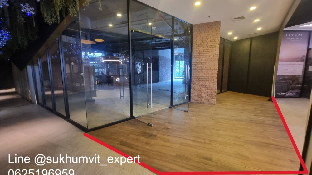 For RentRetailSukhumvit, Asoke, Thonglor : Asoke for rent, area 207 sq m, open a shop. or run a restaurant Staying in a luxury 5 star hotel, no marijuana allowed