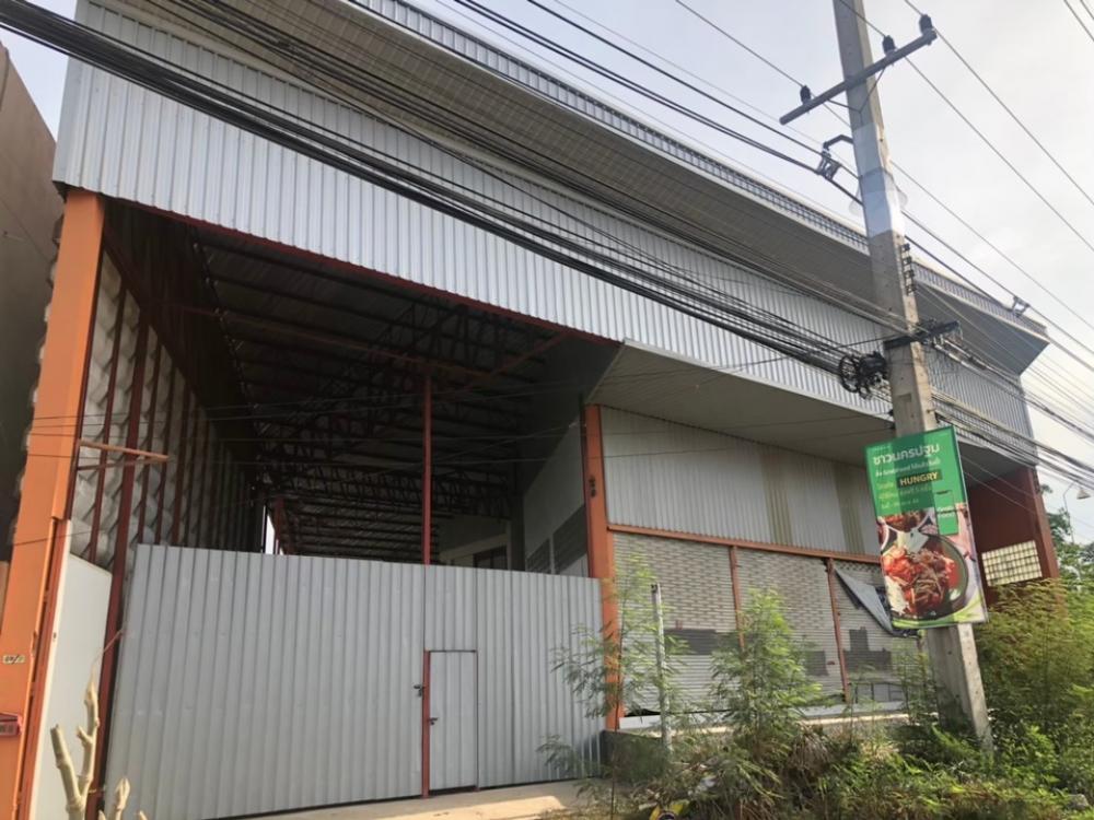 For RentWarehouseNakhon Pathom : Showroom / Warehouse for RENT 100,000 THB/month Showroom / Warehouse for rent, Phetkasem Road, heading into Nakhon Pathom city, 1 rai 36 sq m, 100,000 baht/month.