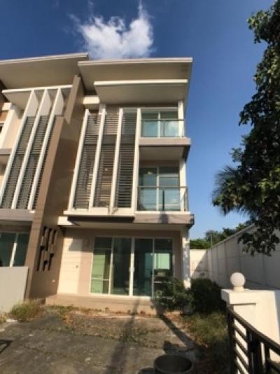 For SaleTownhouseVipawadee, Don Mueang, Lak Si : Townhome for sale, corner unit, beautifully decorated, front view of the house, Town Avenue 60s Vibhavadi 60: Town Avenue Sixty Vibhavadi 60 42 sq m.