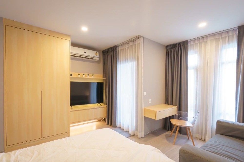 For RentCondoRama9, Petchburi, RCA : 🔥This price is very worthwhile. You can move in on November 1st (you can see the actual room from October 20th onwards). Condo Aspire Asoke-Ratchada 🟠#AS2309_206