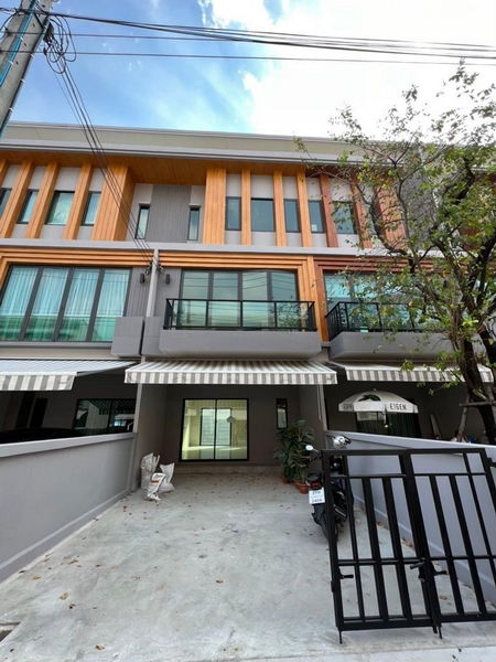 For RentTownhousePattanakan, Srinakarin : Bangkok Town House Eigen Pattanakarn Pattanakan BRE20473