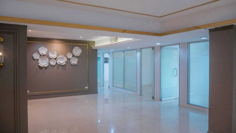 For RentOfficeSapankwai,Jatujak : For Rent Bangkok Office MRT Lat Phrao Chatuchak BRE20089