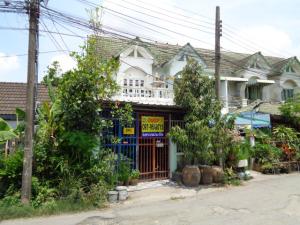 For SaleTownhouseOnnut, Udomsuk : Townhouse for sale, 2 floors, 25 sq m, Seri On Nut Village, Soi On Nut 70/1, Intersection 2-2, Prawet Subdistrict, Prawet District, Bangkok, sold cheap as is.