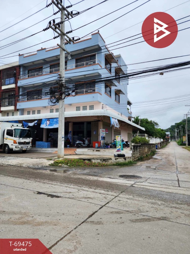 For SaleShophouseNakhon Sawan : Commercial building for sale, 3 units, area 65.1 square meters, Nakhon Sawan Tok, Nakhon Sawan