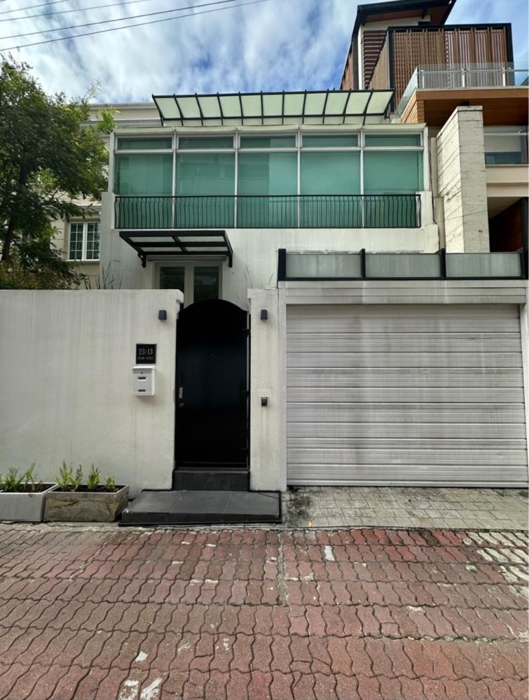 For SaleTownhouseWitthayu, Chidlom, Langsuan, Ploenchit : ♦ Nice decoration ♦ 3 Storey 40.00 sq.w. 350.00 sq.m. | 3 Beds, 2 Parking | Near BTS Chidlom 150 m.