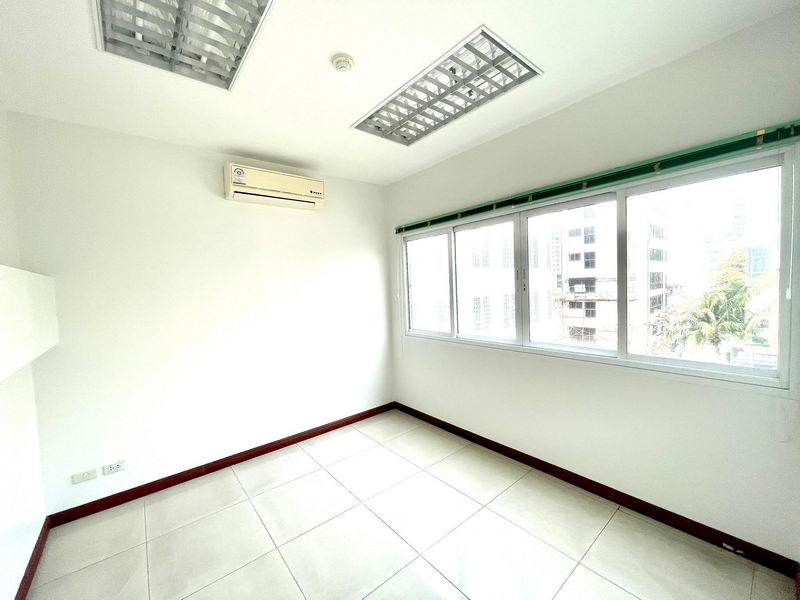 ให้เช่าสำนักงานสาทร นราธิวาส : For Rent Bangkok Office Narathiwas BTS Chong Nonsi Sathorn BRE18938