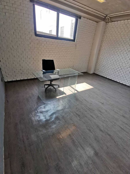 For RentOfficeKhlongtoei, Kluaynamthai : For Rent Bangkok Office Sukhumvit BTS Ekkamai Watthana BRE18790