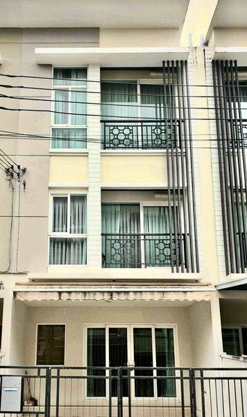 For SaleTownhousePattanakan, Srinakarin : For Sale Bangkok Town House Rama 9 - Motorway Suan Luang BRE18605