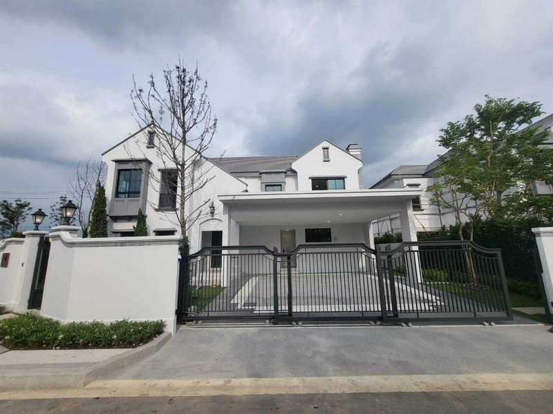 For RentHousePattanakan, Srinakarin : For Rent Bangkok Single House Nantawan Rama 9-Krungthep Kreetha Krungthep Kritha Saphan Sung BRE18185