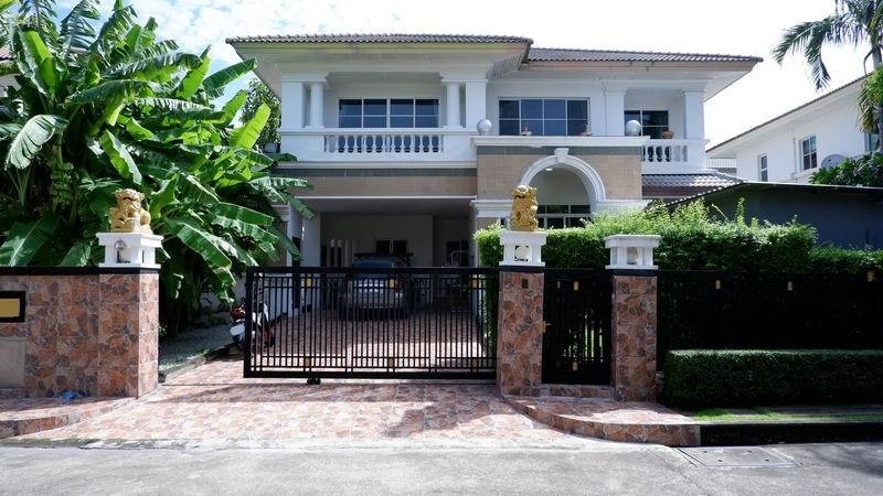 For RentHousePattanakan, Srinakarin : For Rent Bangkok Single House Nantawan Suanluang Rama 9 Chaloem Phrakiat Thi 9 Suan Luang BRE17848