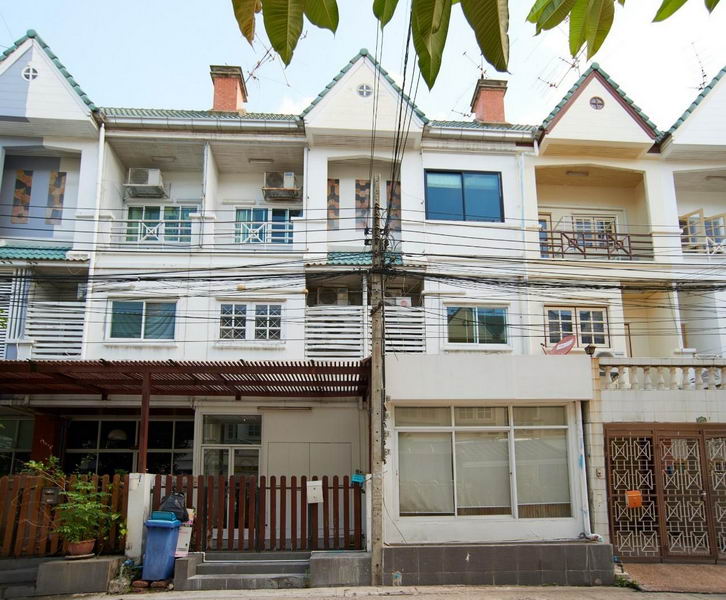 ให้เช่าโฮมออฟฟิศรัชดา ห้วยขวาง : For Rent Bangkok Home Office Ladprao Wang Thonglang BRE17281