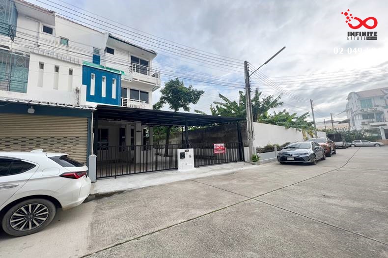 For SaleTownhouseRayong : Townhome for sale, 3 floors, Modern Life, corner house, 42 square meters, Chai Krapom Road 1, Mueang District, Rayong Province.