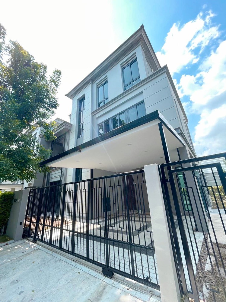 For SaleHousePattanakan, Srinakarin : H0231😍 For SELL Selling a 3-storey detached house, 🚪4 bedrooms 🏢The Sonne Srinakarin Bangna The Sonne SrinakarinBangna🔔House area: 59.9 sq.wa🔔Usable area: 400 sq.m.💲Selling: 19,500,000฿📞O99-5919653,O65-9423251✅LineID:@sureresidence