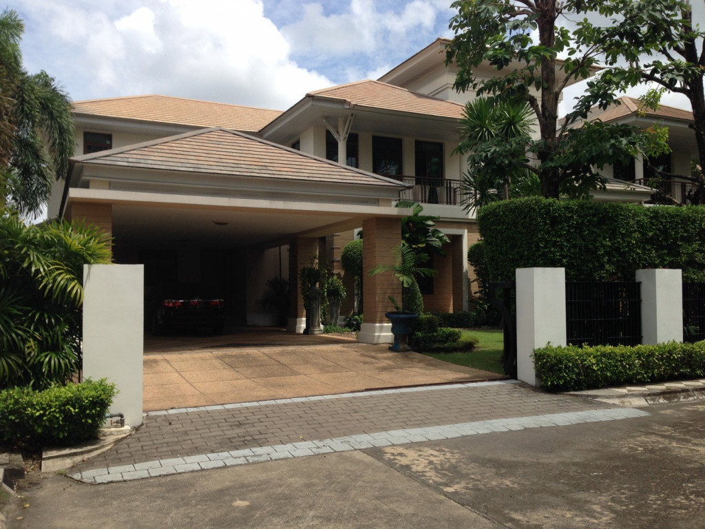 For RentHousePattanakan, Srinakarin : For Sale and Rent Bangkok House Narasiri Phatthanakan Suan Luang BRE9217