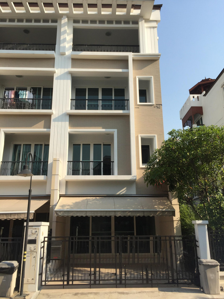 For RentTownhouseRama3 (Riverside),Satupadit : For Sale and Rent Bangkok Town House Baan Klang Krung Sathorn Charoen Rat BTS Surasak Bang Kho Laem BRE9986