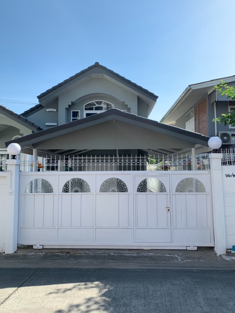 For SaleHouseRatchathewi,Phayathai : Single house for sale, newly decorated, Soi Inthamara 15, area 50 square meters, usable area 200 square meters, 2 and a half floors, 3 bedrooms, 2 bathrooms, 2 parking spaces, near BTS Saphan Khwai, urgent, cheapest price, urgent!!