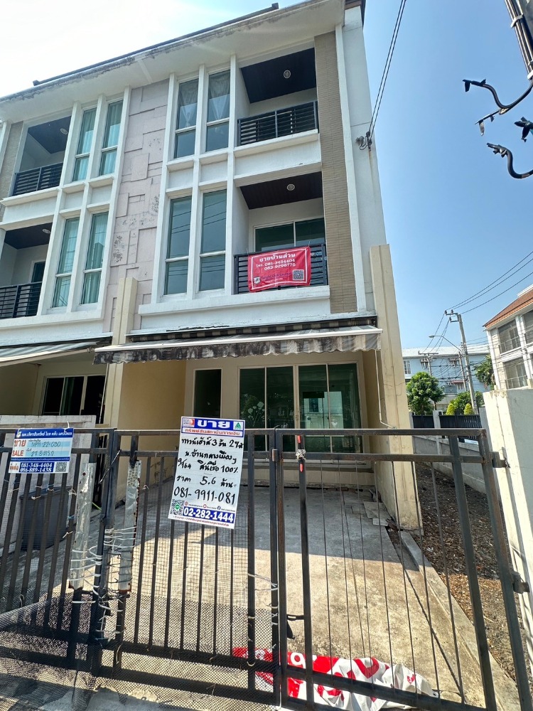 For SaleTownhousePattanakan, Srinakarin : 3-story townhouse for sale (corner house), Baan Klang Muang Srinakarin Village, S-Sense Soi 46/1.