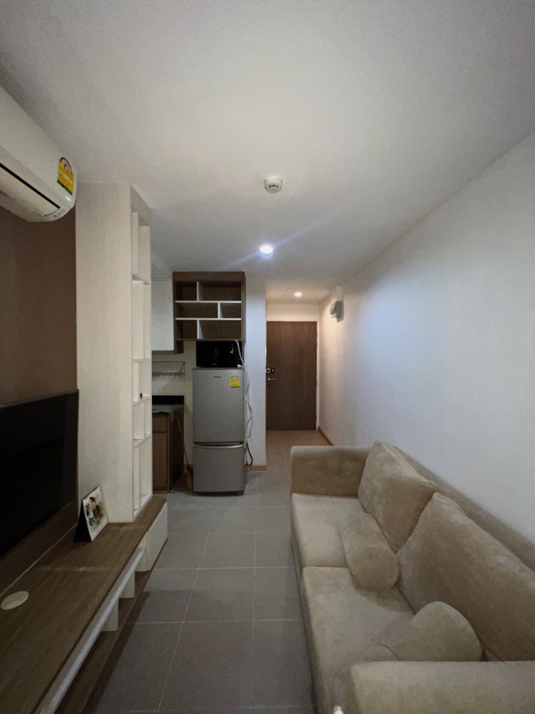 For RentCondoLadprao, Central Ladprao : Urgent for rent! 16,000 baht/month, 2 bedrooms, The Unique Lat Phrao 26, near MRT, blue, yellow, 100 meters.