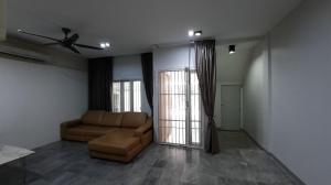 For SaleHouseRama9, Petchburi, RCA : 🔥 For sale Townhouse Waratorn Ville, 5 bedrooms, near The Nine Rama 9, Thonglor, Motorway, Ramindra-At Narong Expressway.